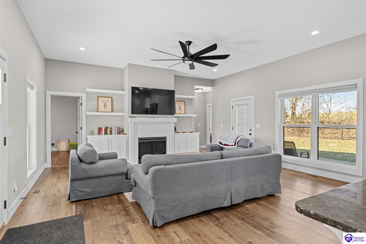 107 Summit Creek Drive photo 5