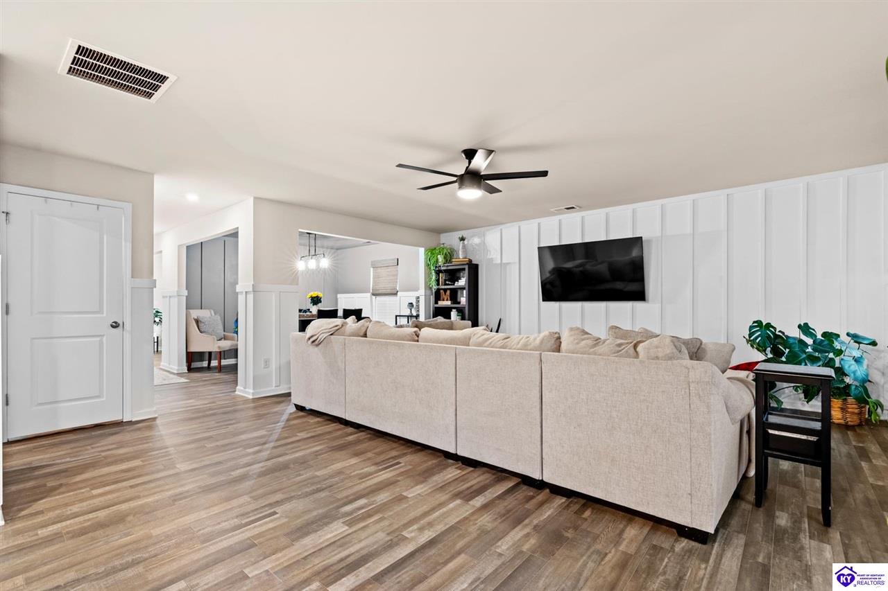 124 Highpoint Court photo 15