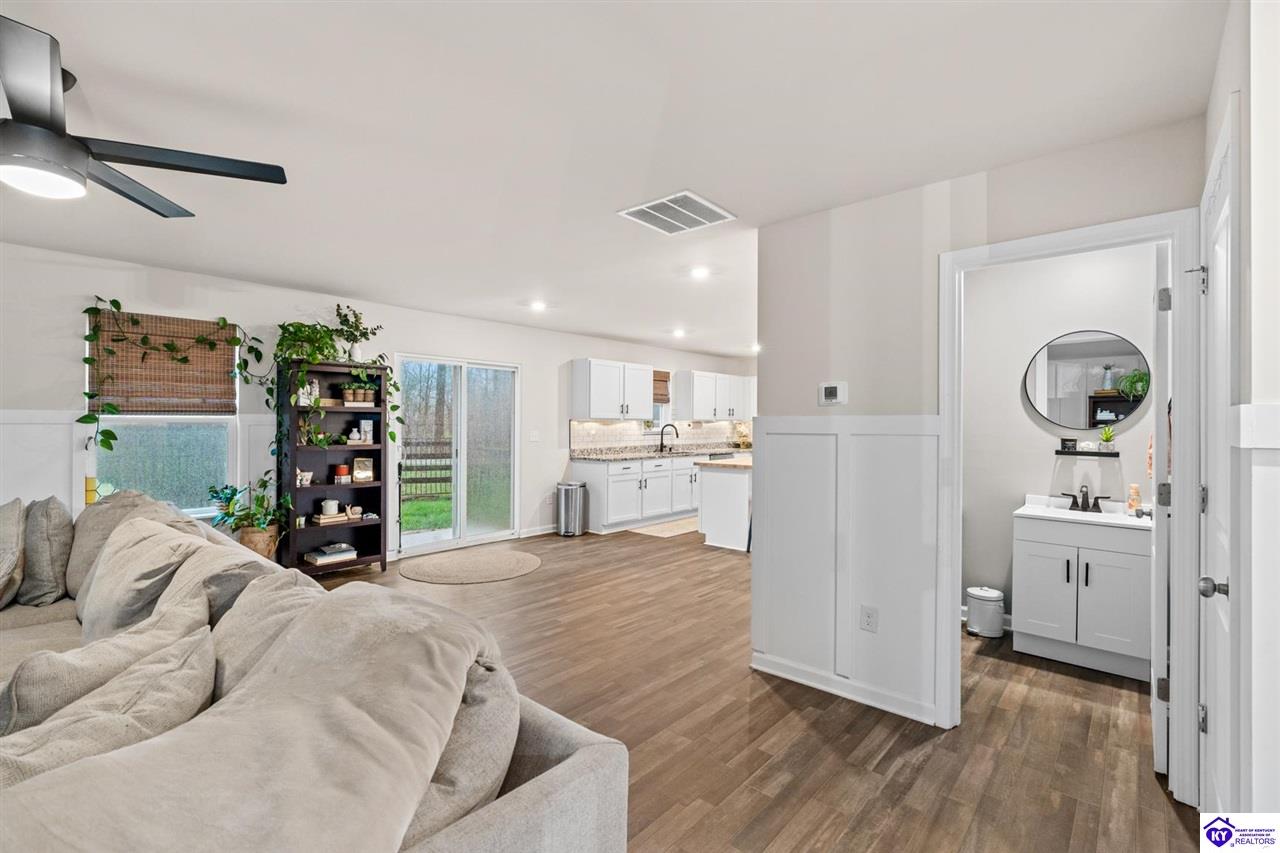 124 Highpoint Court photo 16