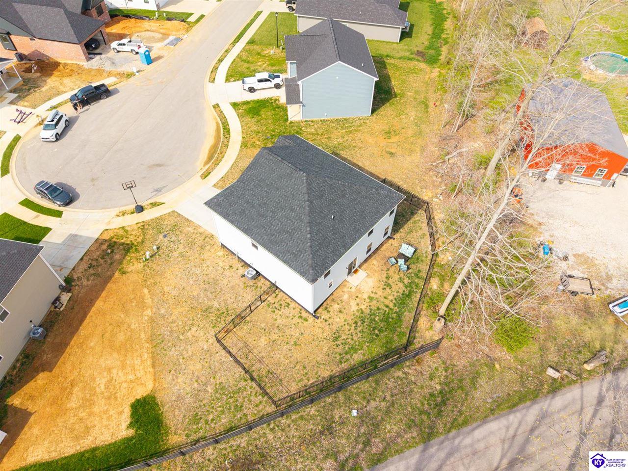 124 Highpoint Court photo 2