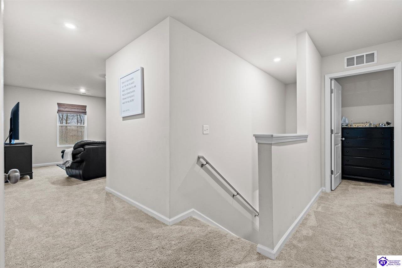 124 Highpoint Court photo 22