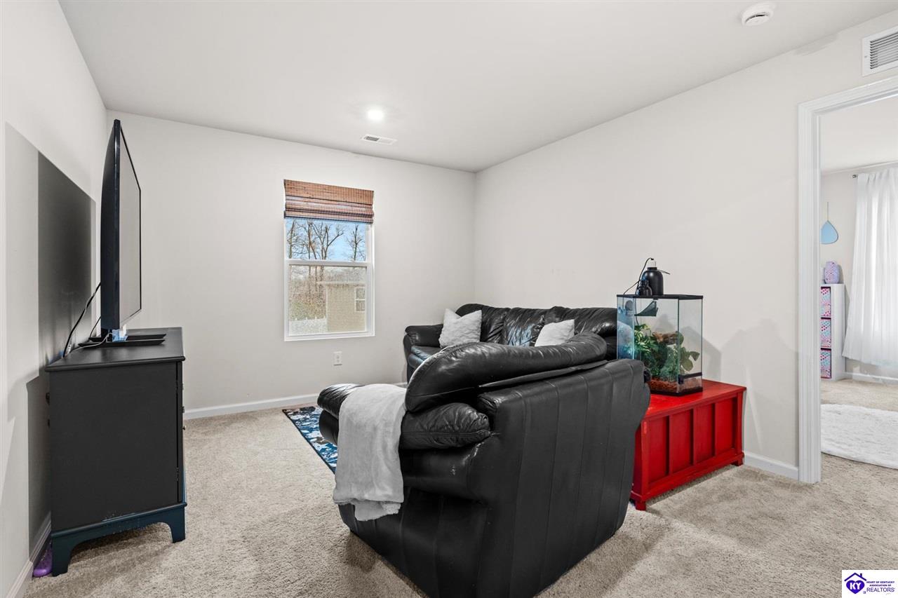 124 Highpoint Court photo 25