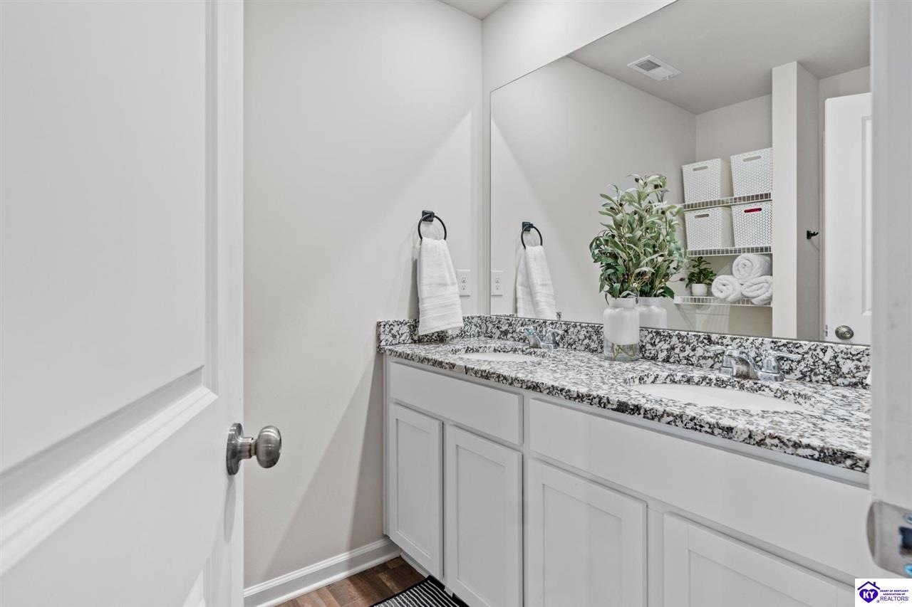 124 Highpoint Court photo 28