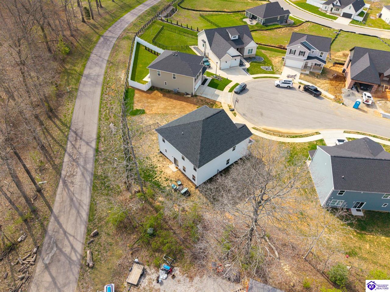 124 Highpoint Court photo 33