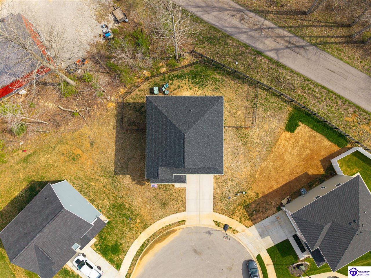 124 Highpoint Court photo 4