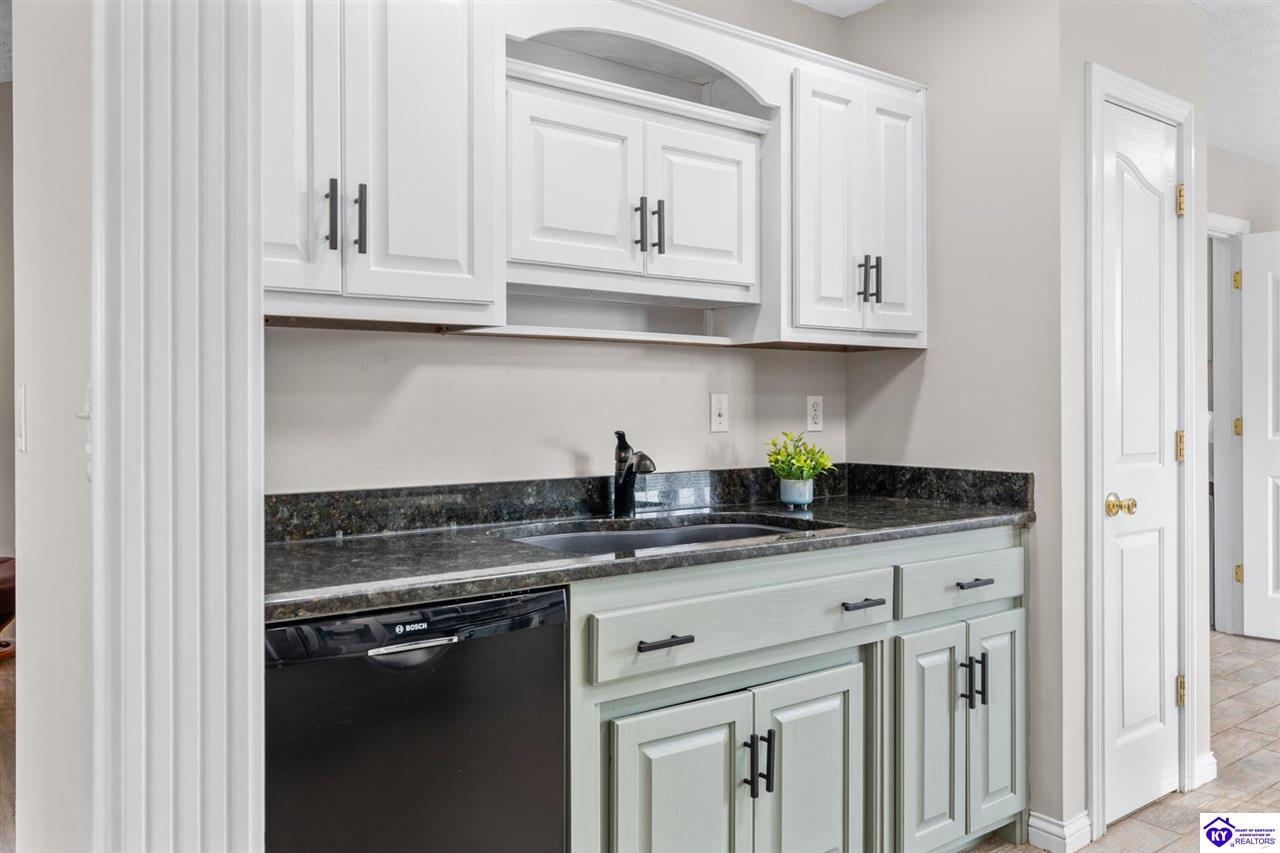 469 Arbor Lane photo 13