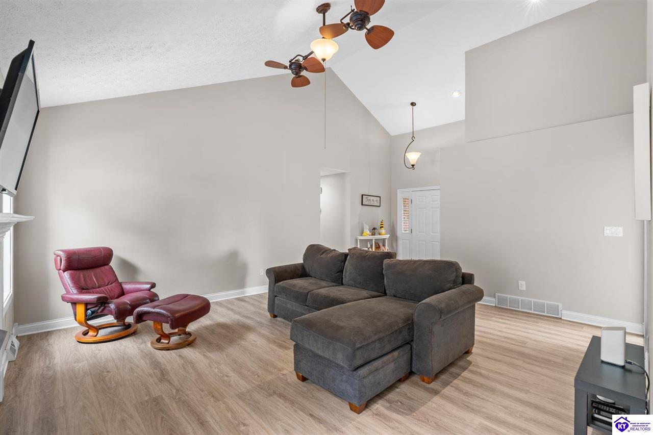 469 Arbor Lane photo 9