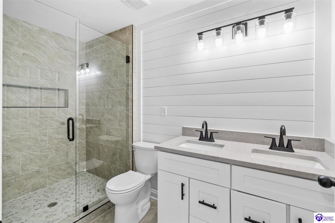 510 University Drive photo 20