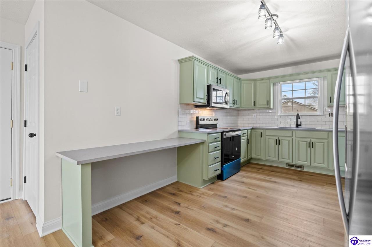 510 University Drive photo 9