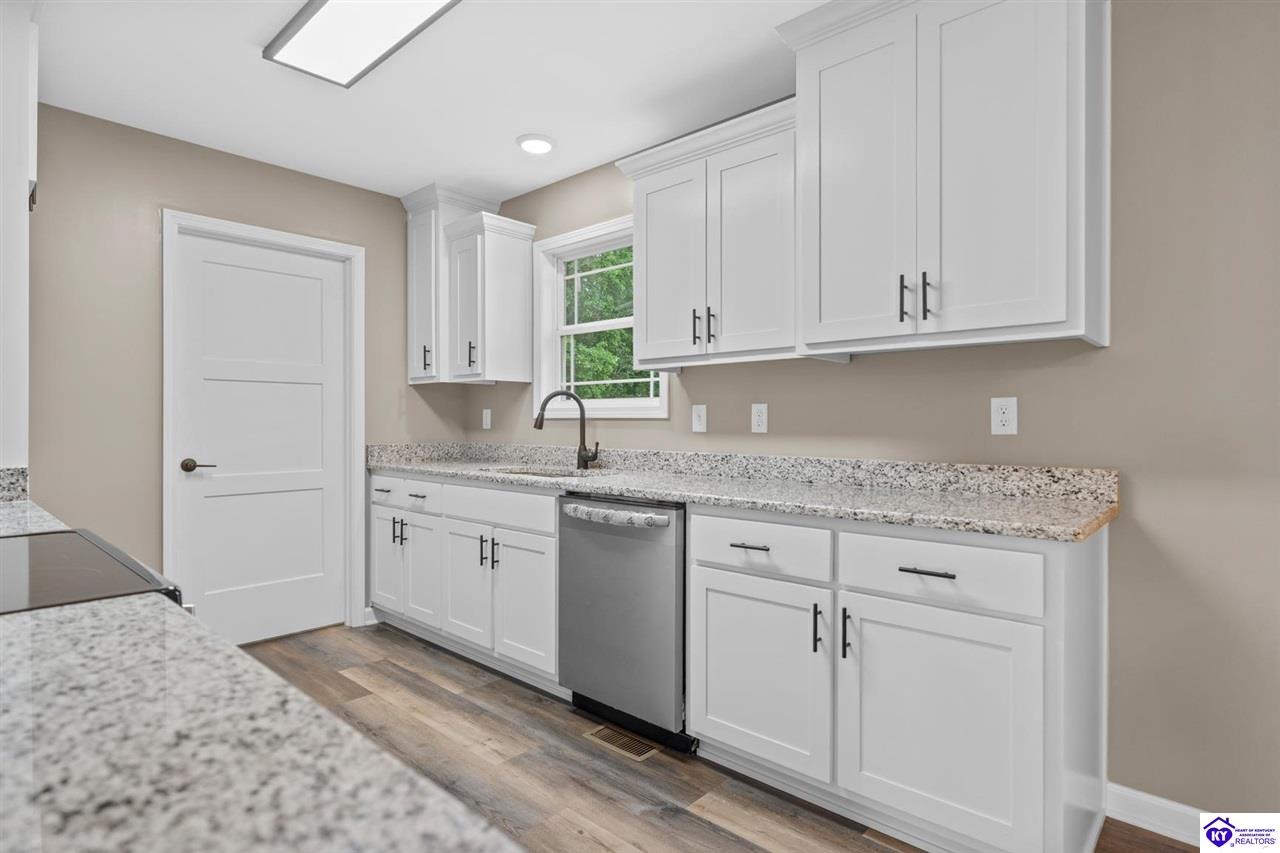 741 W Rhudes Creek Road photo 12