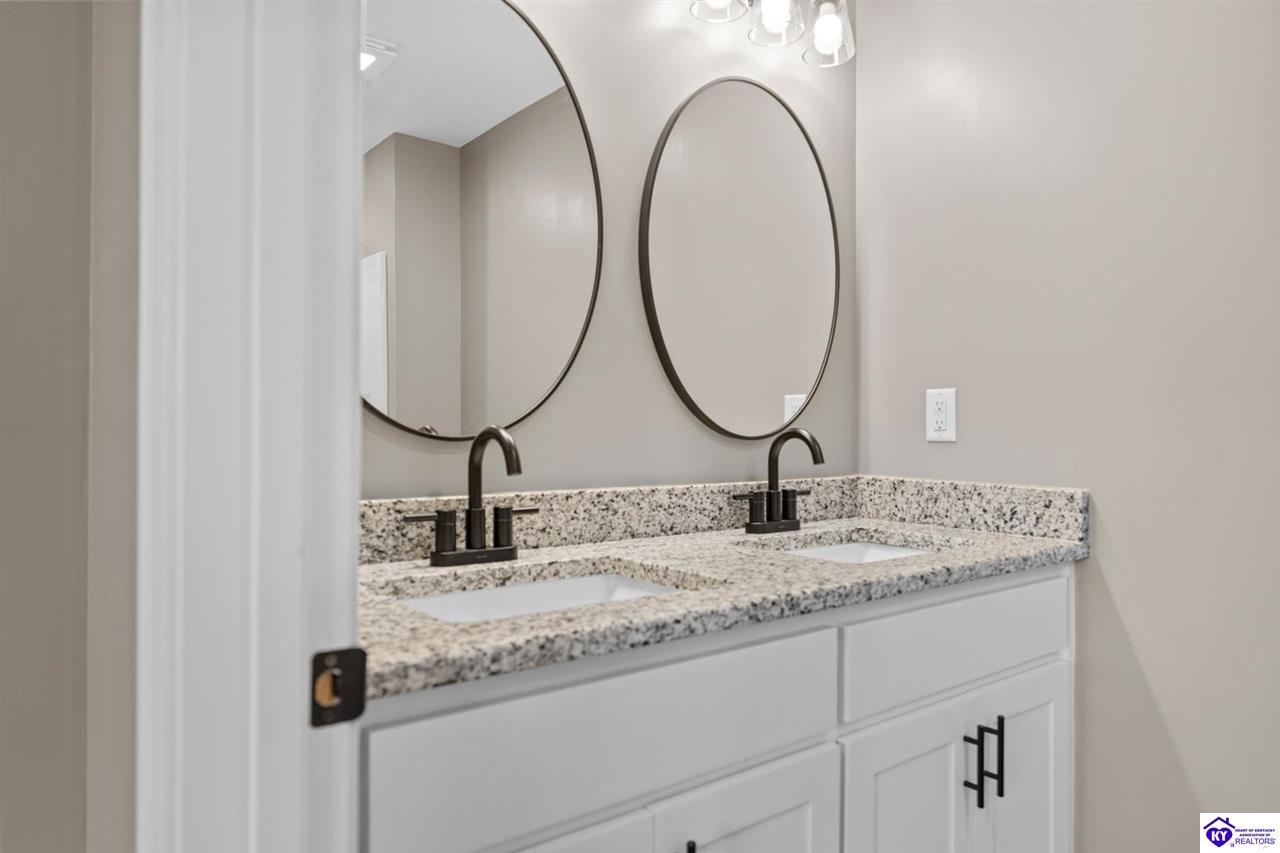 741 W Rhudes Creek Road photo 17