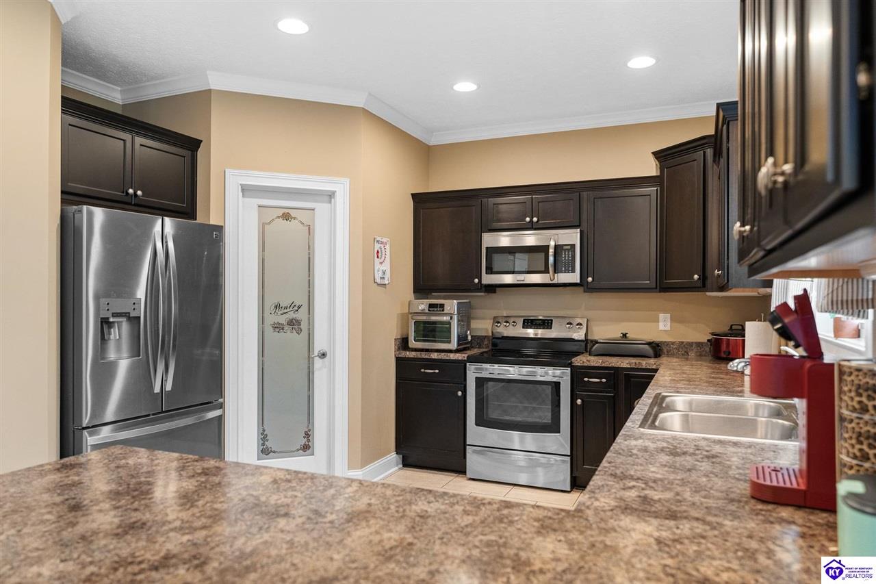 125 Hopewell Court photo 14