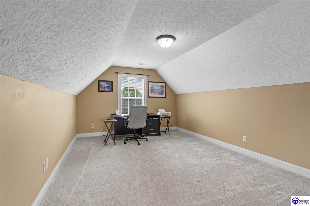 125 Hopewell Court photo 17