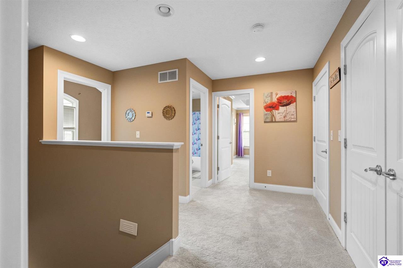 125 Hopewell Court photo 18