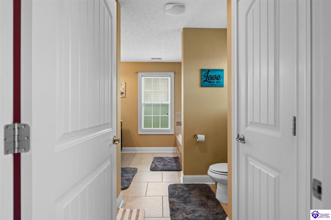 125 Hopewell Court photo 21