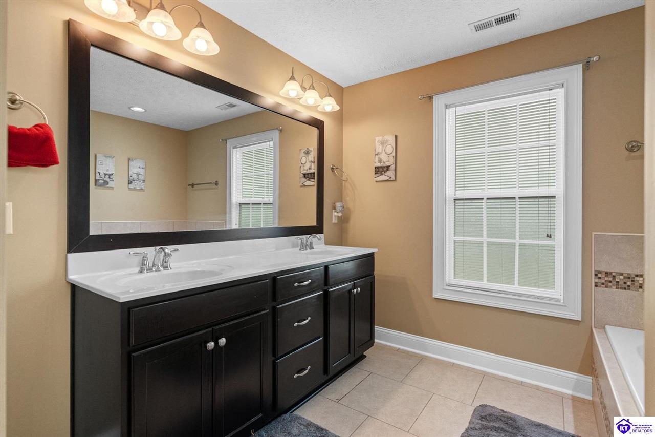 125 Hopewell Court photo 22