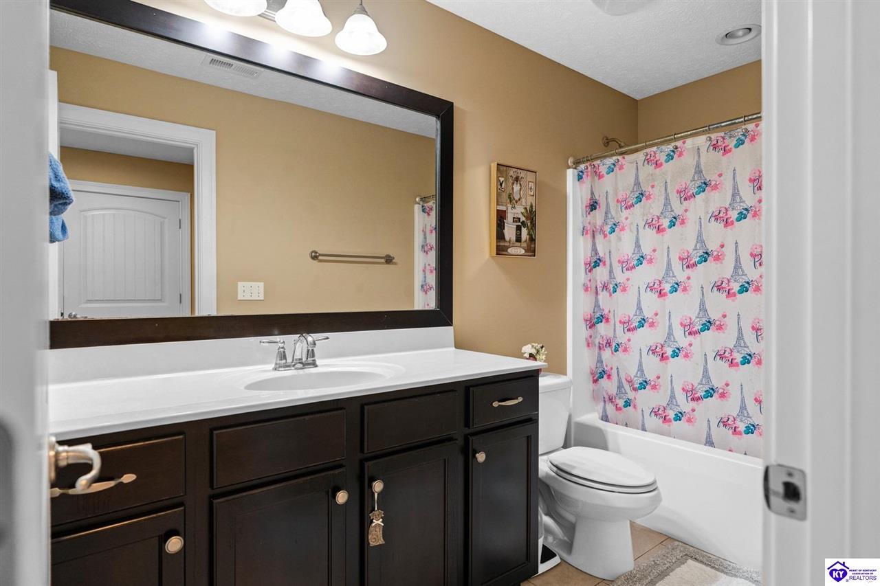 125 Hopewell Court photo 26