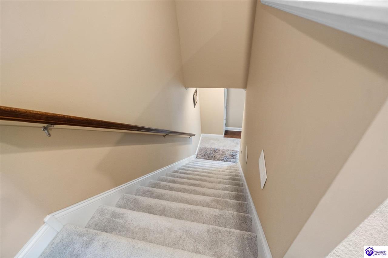 125 Hopewell Court photo 28