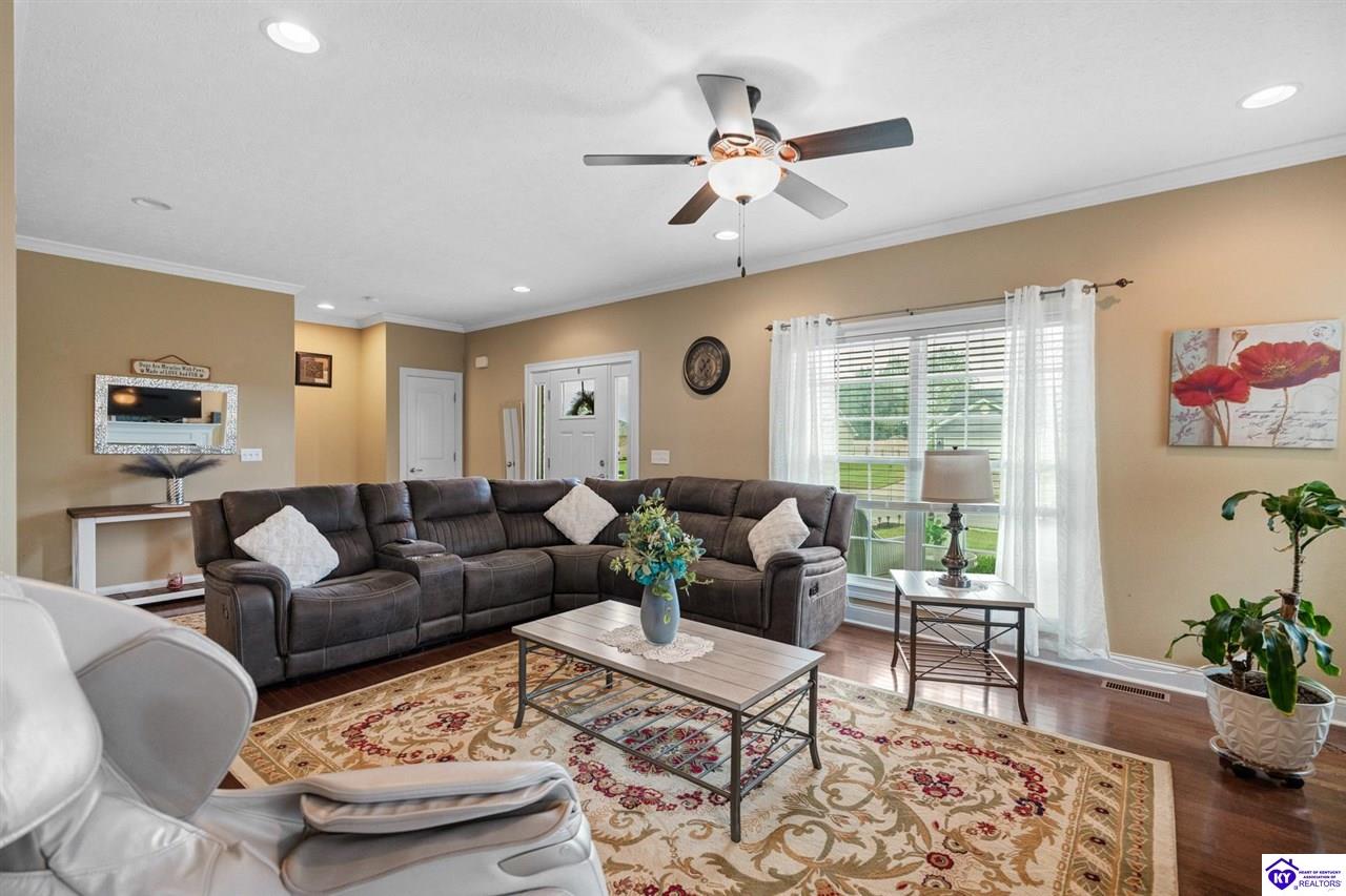 125 Hopewell Court photo 7