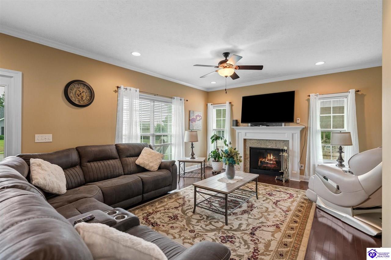 125 Hopewell Court photo 8