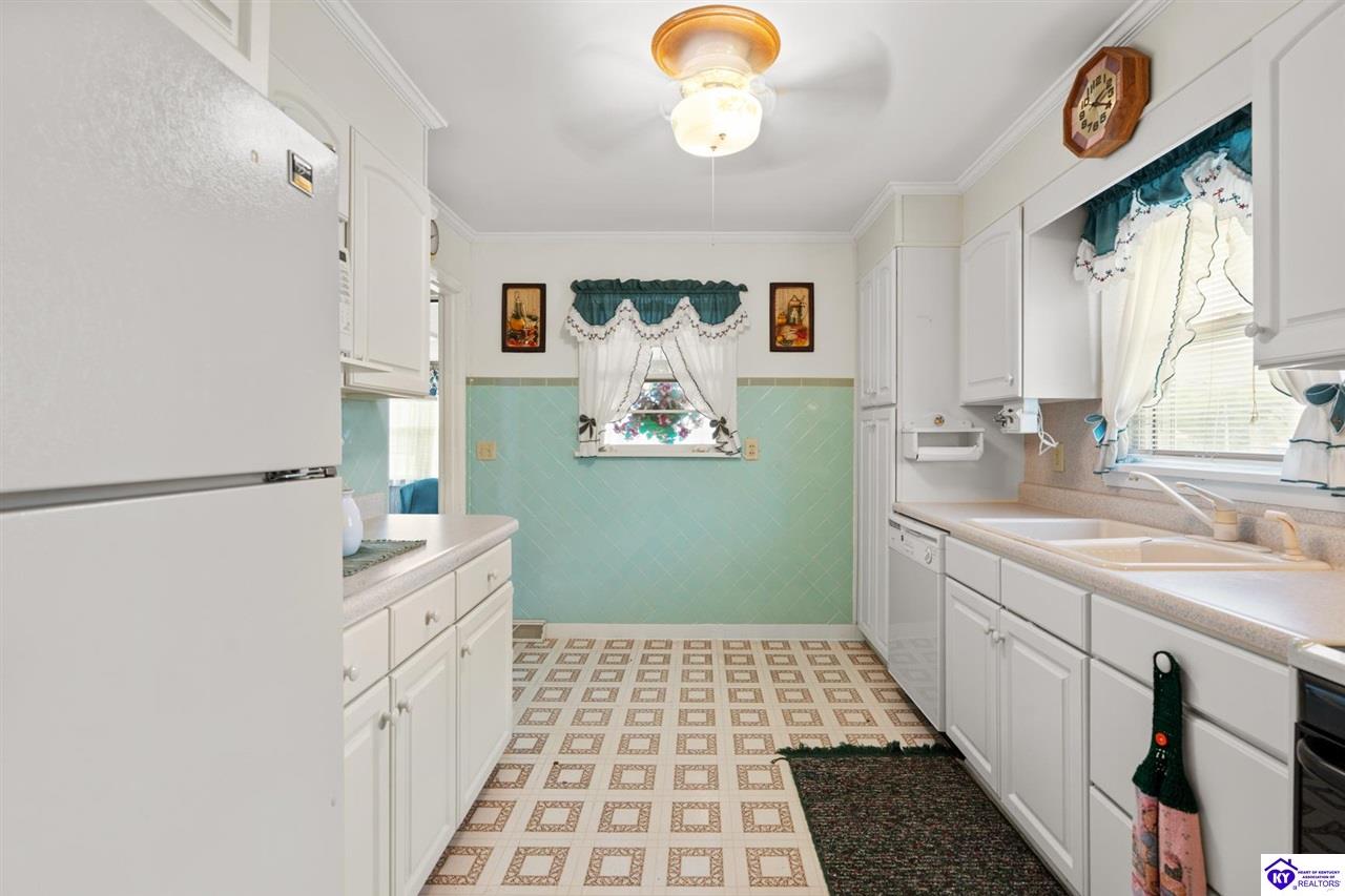 1235 Deering Lane photo 7