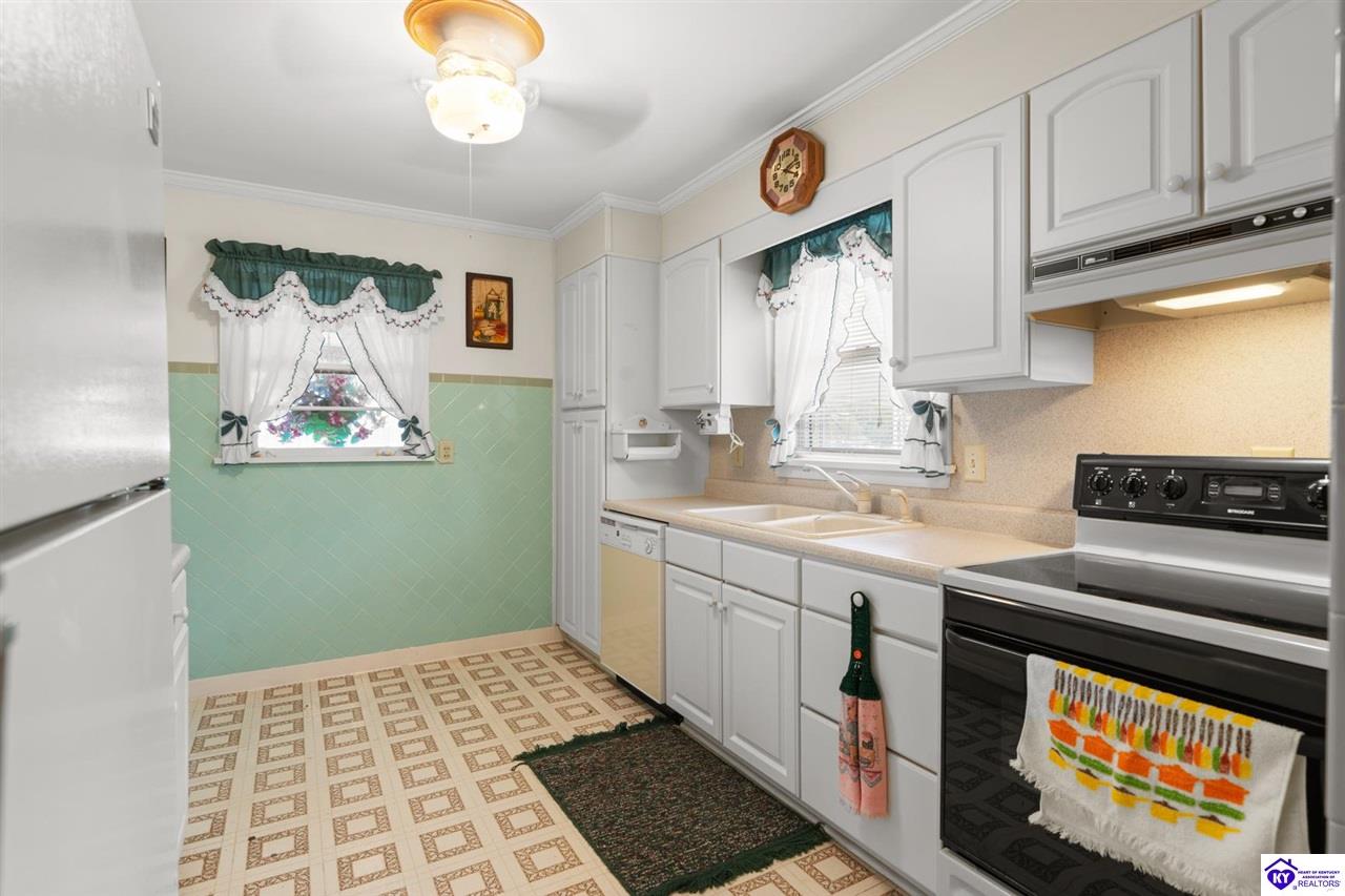 1235 Deering Lane photo 8