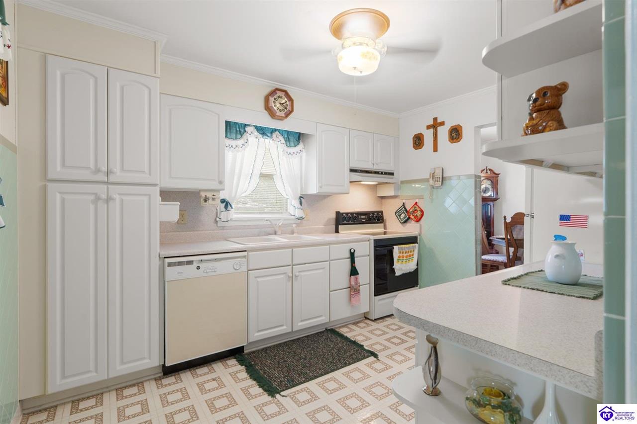 1235 Deering Lane photo 9