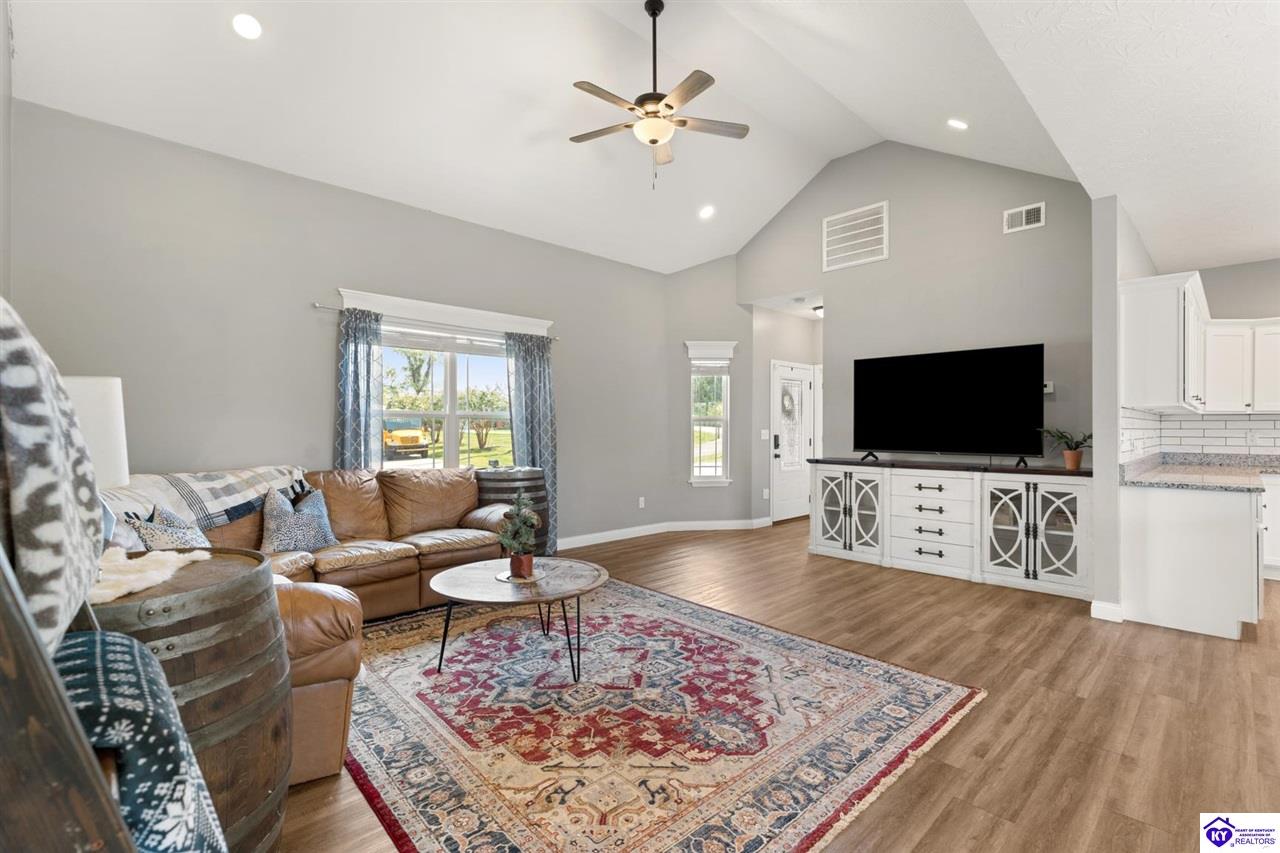 548 House Lane photo 3