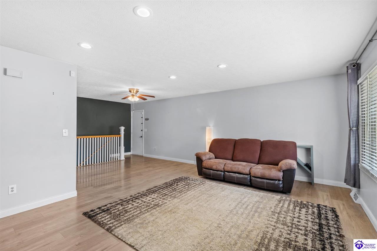 806 Yates Drive photo 10