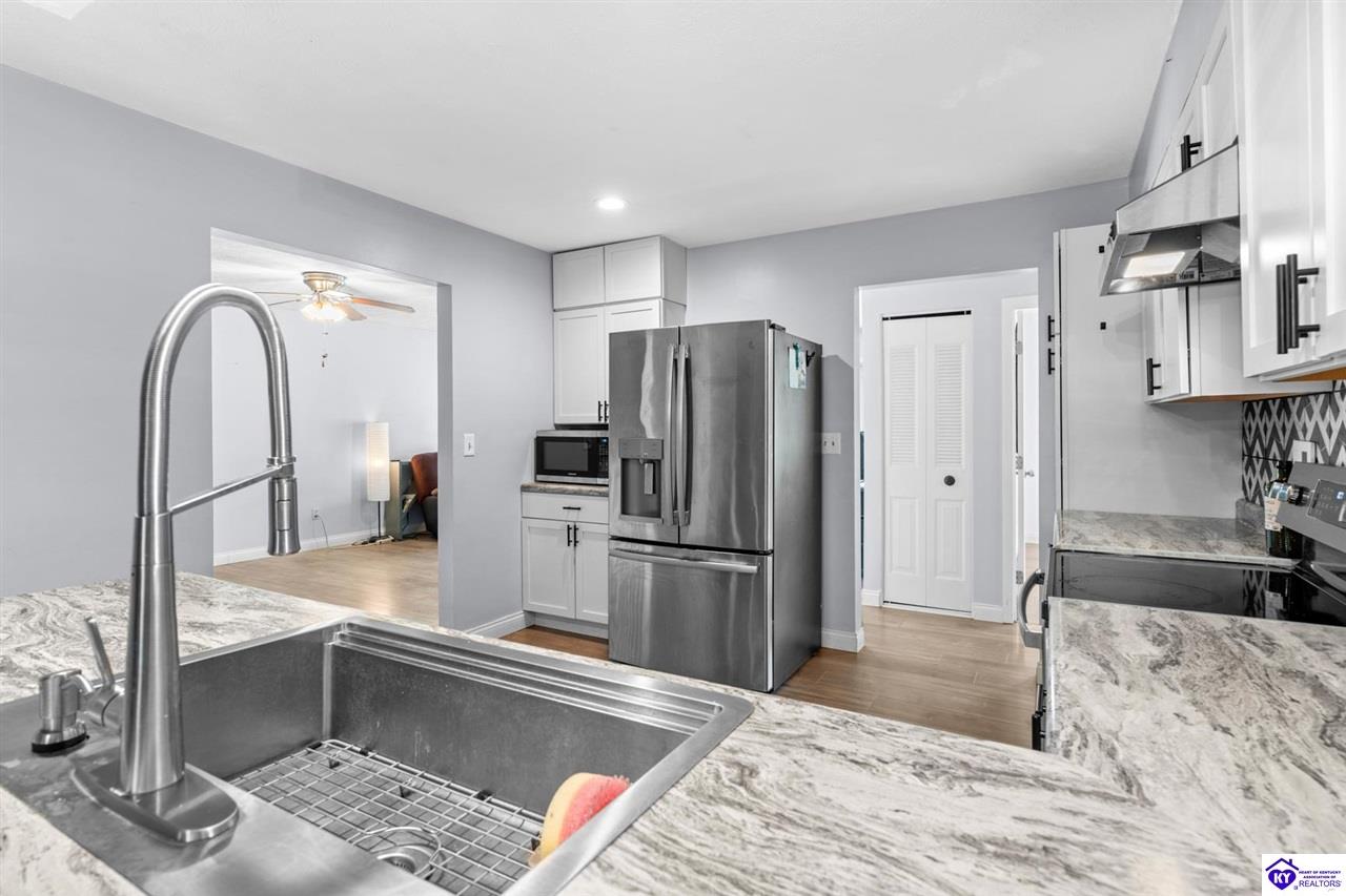 806 Yates Drive photo 17