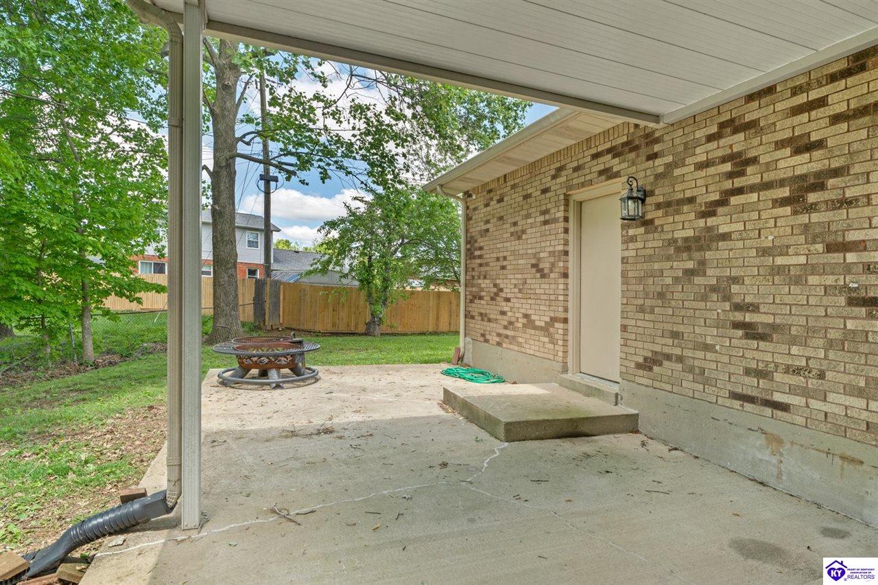 806 Yates Drive photo 32