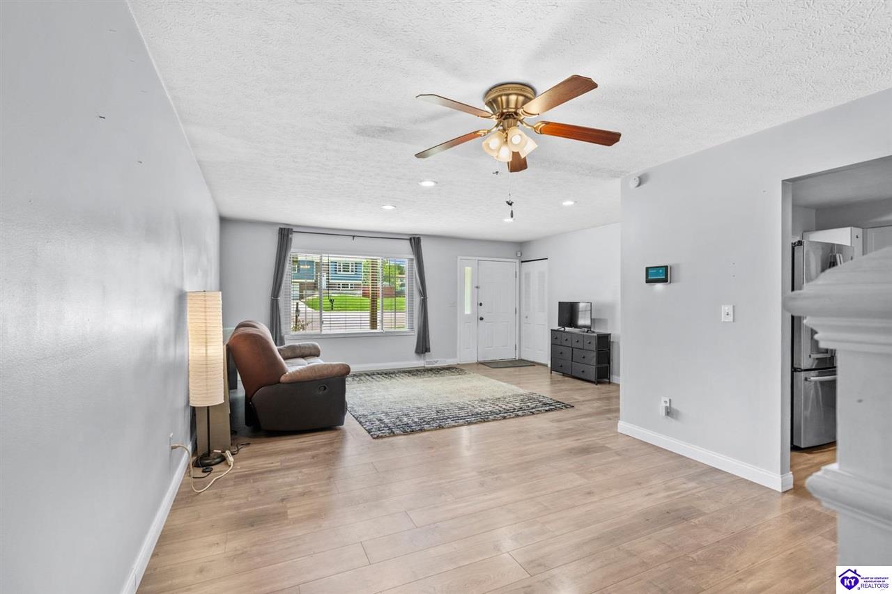 806 Yates Drive photo 8